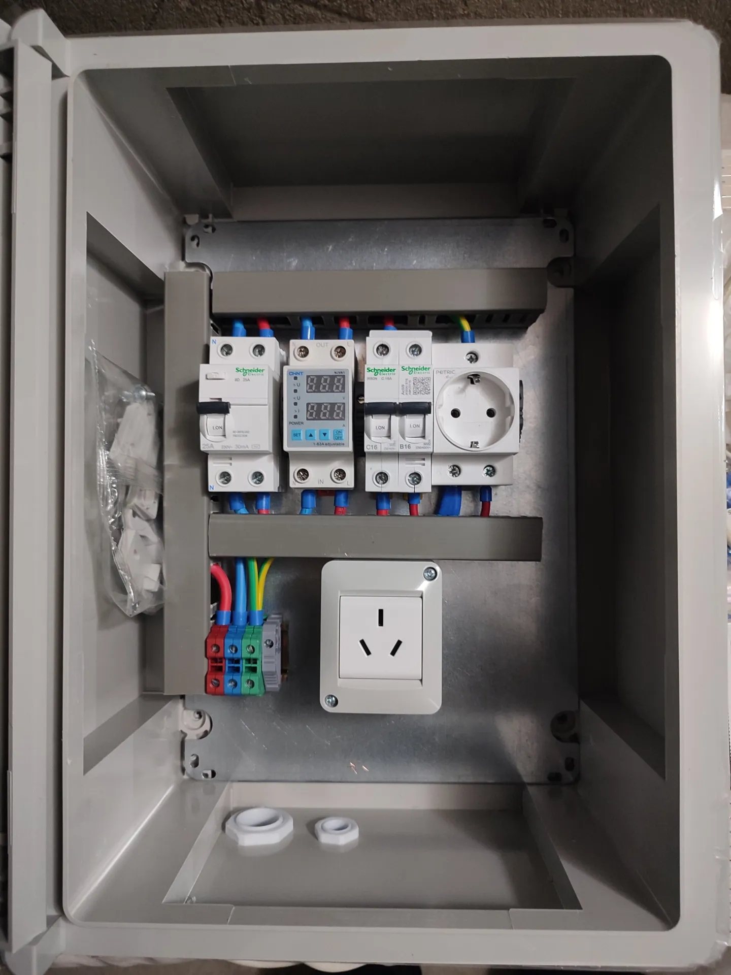 Schneider markalı detallar + Çin Standartı Razetka